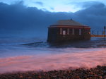 SX01814 Waves against Tramore lifeguard house.jpg